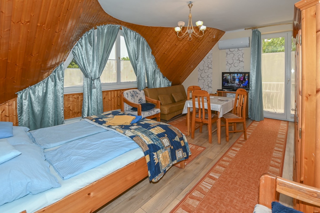 4-es Apartman – Erkélyes Apartman